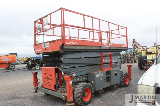 2013 Skyjack SJ9250RT 50' Scissors lift