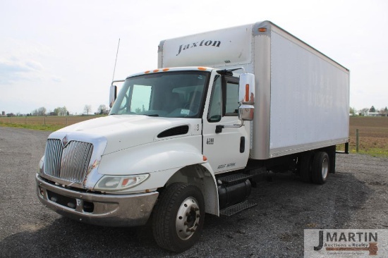 2002 International 4300LP box van