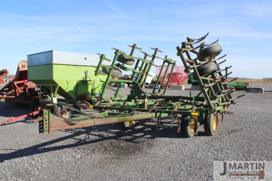 JD 960 28' field cultivator