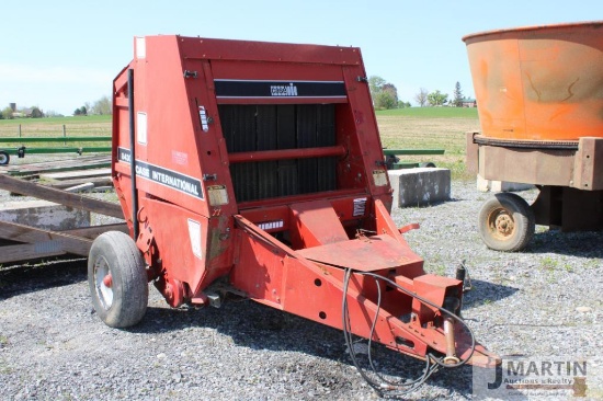 CIH 8430 round baler