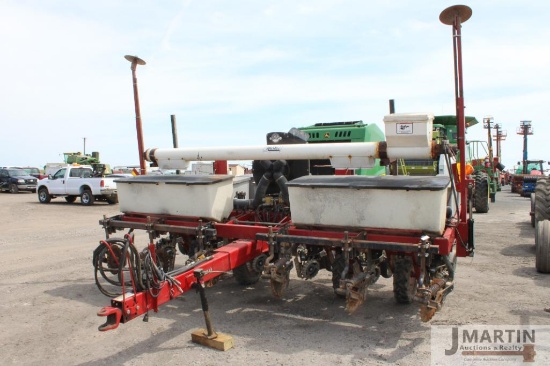 CIH 1220 6 row vacuum planter