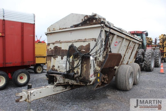 Kuhn Knight side slinger manure spreader