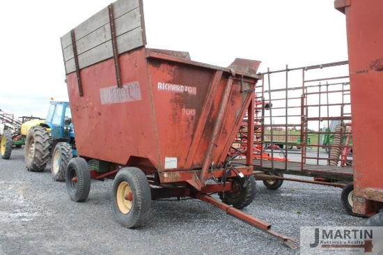 Richardton 700 dump wagon
