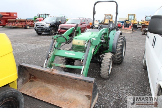 Montana 3040 compact w/ loader
