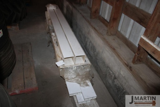 5- 78'' Plastic fence posts