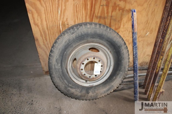 Firestone LT235/85R16 tire