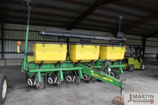JD 1750 Max Emerge XP 6 row planter