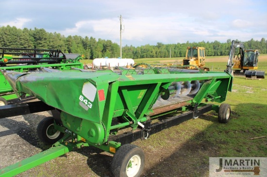JD 643 6 row corn head