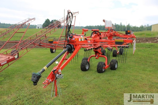 Kuhn GA6002 double rotary rake