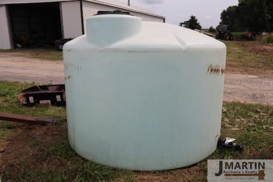 Poly 1550gal flat bottom tank