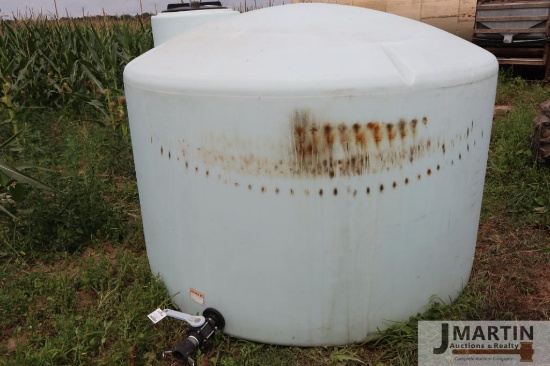 Poly 1550gal flat bottom tank