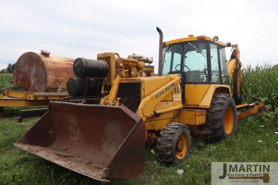 JD 410B backhoe