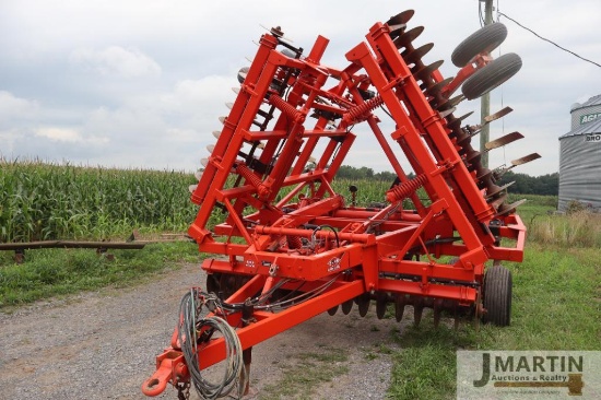 2015 Kuhn Landsaver 4800 19 shank 26' chisel plow