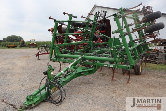 JD 2210 25' field cultivator