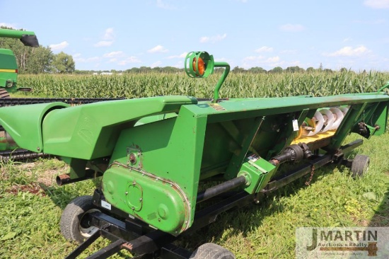 JD 843 8 row corn head