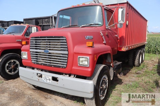 1988 Ford L8000 10 wheeler grain truck