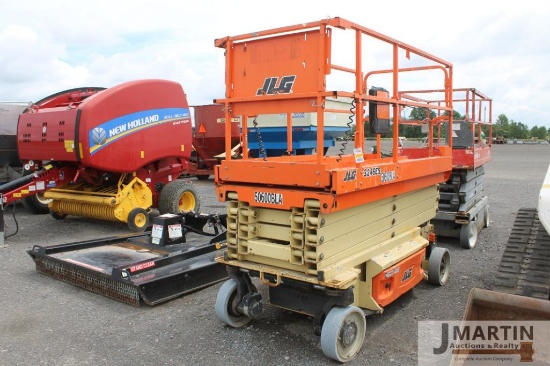 2017 JLG 324ES scissor lift