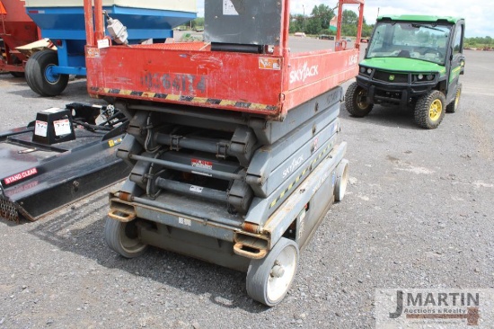 2015 Skyjack 4632 scissor lift