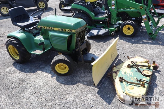 1970 JD 210 lawn tractor