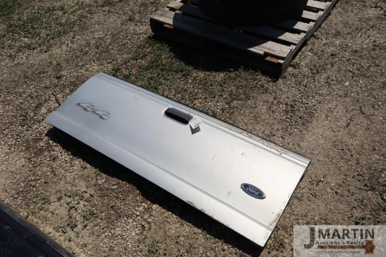 Ford 54'' silver tail gate