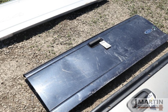 Ford 54'' black tail gate