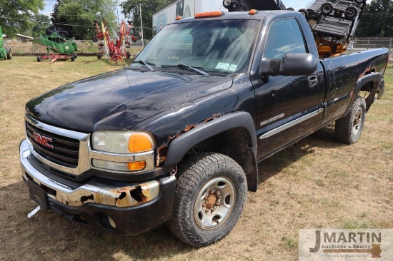 2004 GMC Sierra pickup
