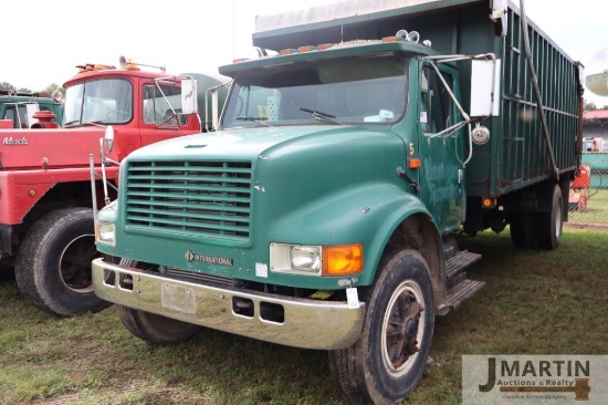 1990 International 4900 dump truck