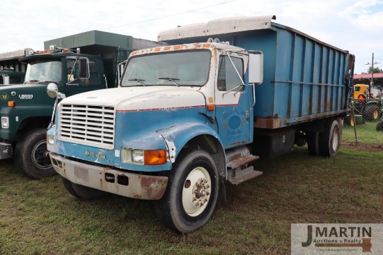 1993 International 4700 6 wheeler dump truck