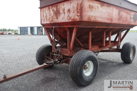M&W 300B-49P6 gravity wagon