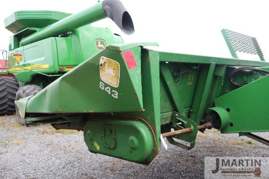 JD 643 6 row corn head