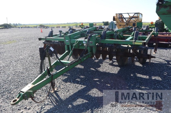 JD 714 11 shank chisel plow