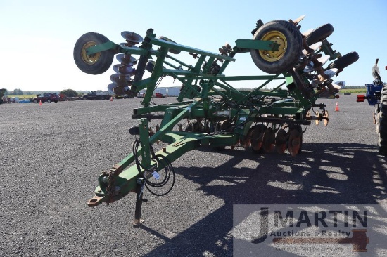JD 512 9 shank deep ripper
