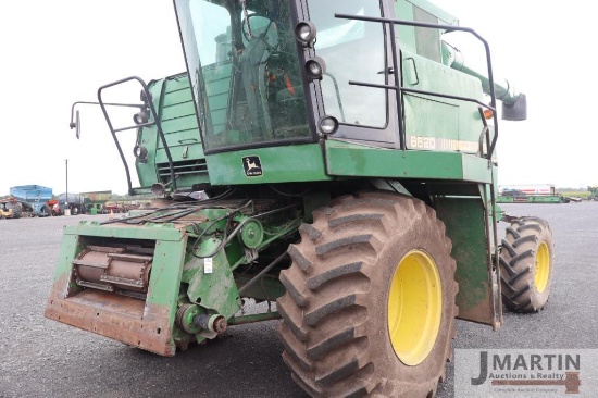 1988 JD 6620 Titan II level land combine