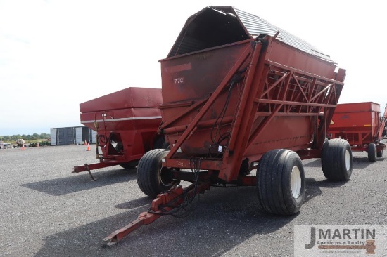Richardton 770 15' side dump wagon
