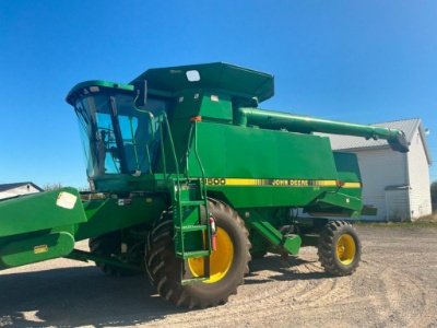 JD 9500 combine