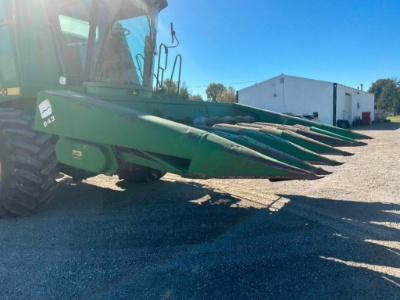 JD 643 6 row corn head