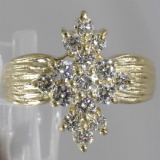 1.00 ctw Diamond Cluster Ring - 14KT Yellow Gold