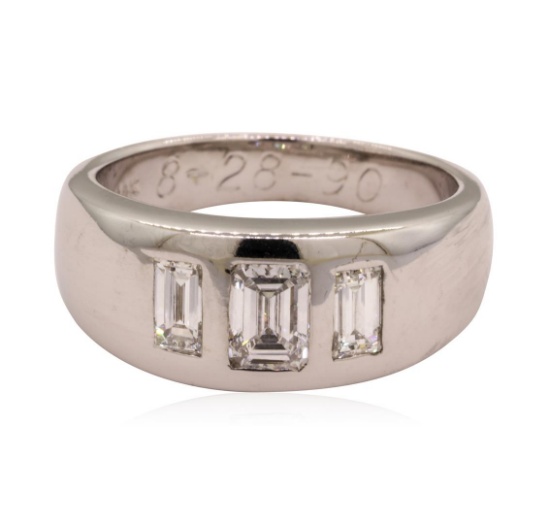 0.88 ctw Diamond Ring - 14KT White Gold