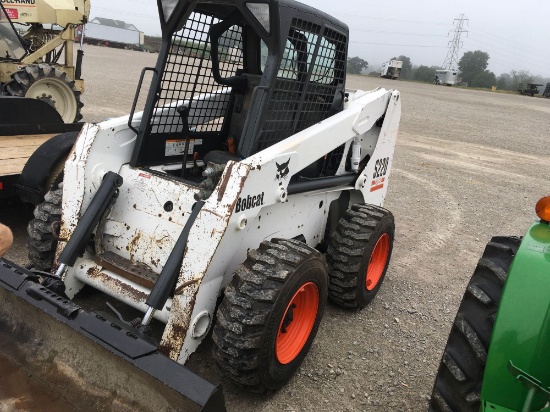 Bobcat S220 skid loader with 78 inch bucket