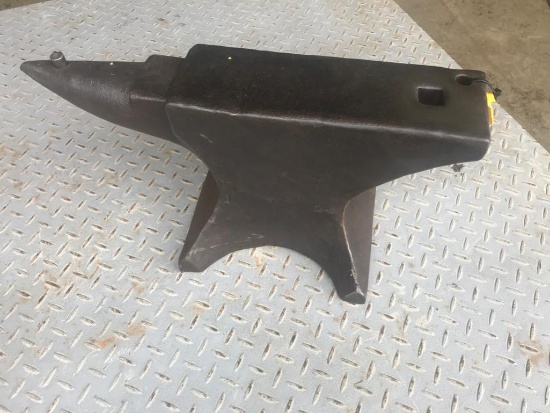 210 pound Mousehole Anvil, Hardy hole is in the horn