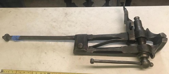 5 1/2 inch post vise, in working condition