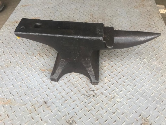 145 pound Peter Wright Farriers Anvil
