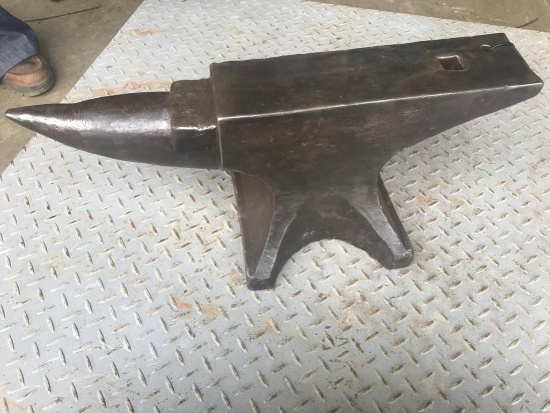 165 pound Peter Wright anvil