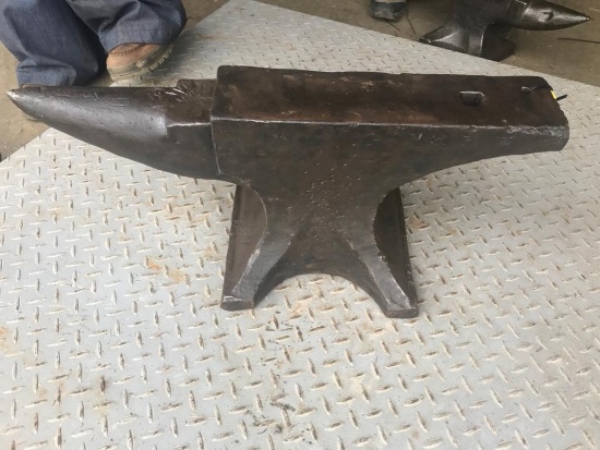 180 pound Peter Wright Anvil