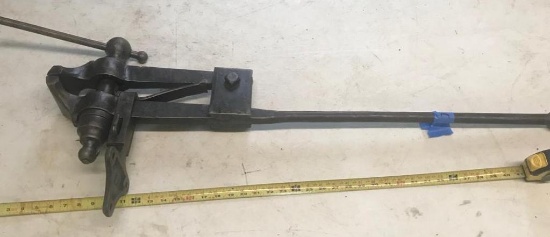 Colombian 4 inch Post Vise, in working condition