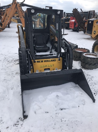 1526-B New Holland L 213 skid steer with bucket, ONLY 20 HOURS ON THIS MACHINE