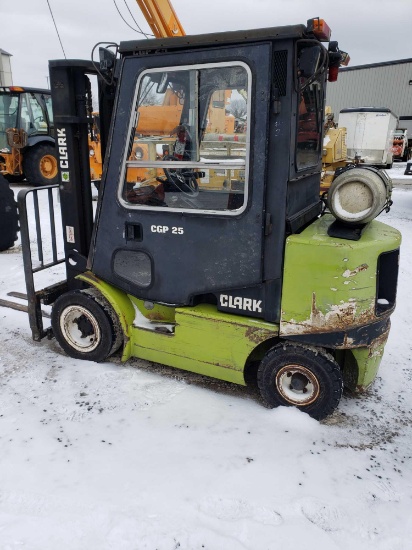 1533-C- Clark CGP 25 forklift propane powered with 7220 hours