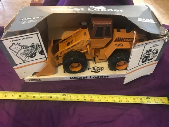 Case W-30 Wheel Loader by Ertl 1/16 scale with box