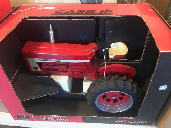 Case- Farmall 806 Diesel 1/8 scale tractor with box