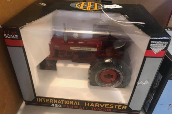 International Harvester 450 Farmall 1/16 scale tractor with box